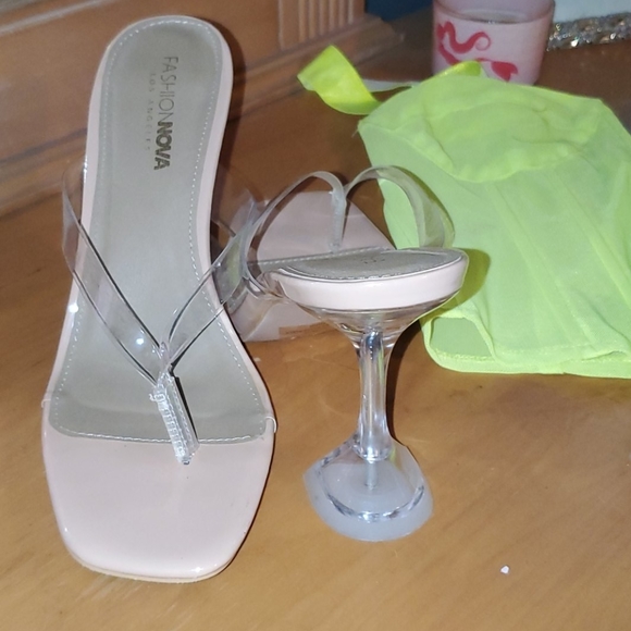 FASHION NOVA SHOES 8.5 - Picture 2 of 4